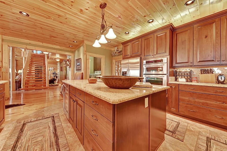 Scenic Views Estate Villa in Sevier County
