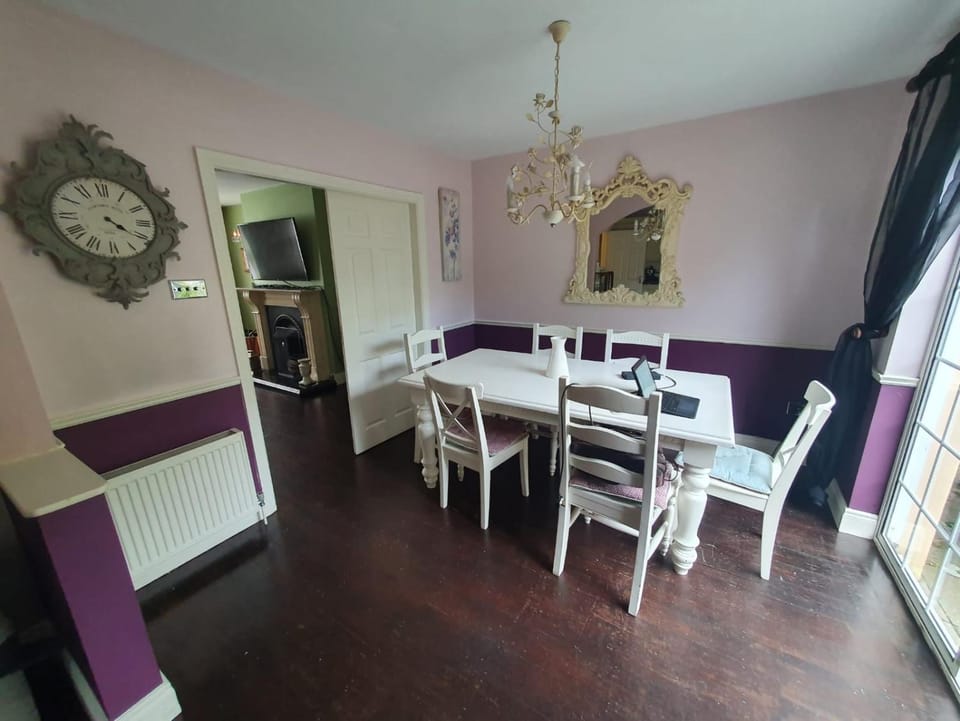 Seating area, Dining area