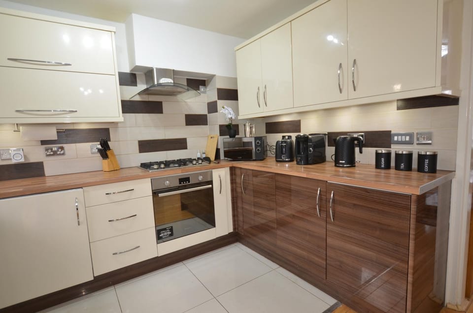Coffee/tea facilities, Kitchen or kitchenette, dishwasher, minibar, oven, pet friendly, stove, toaster