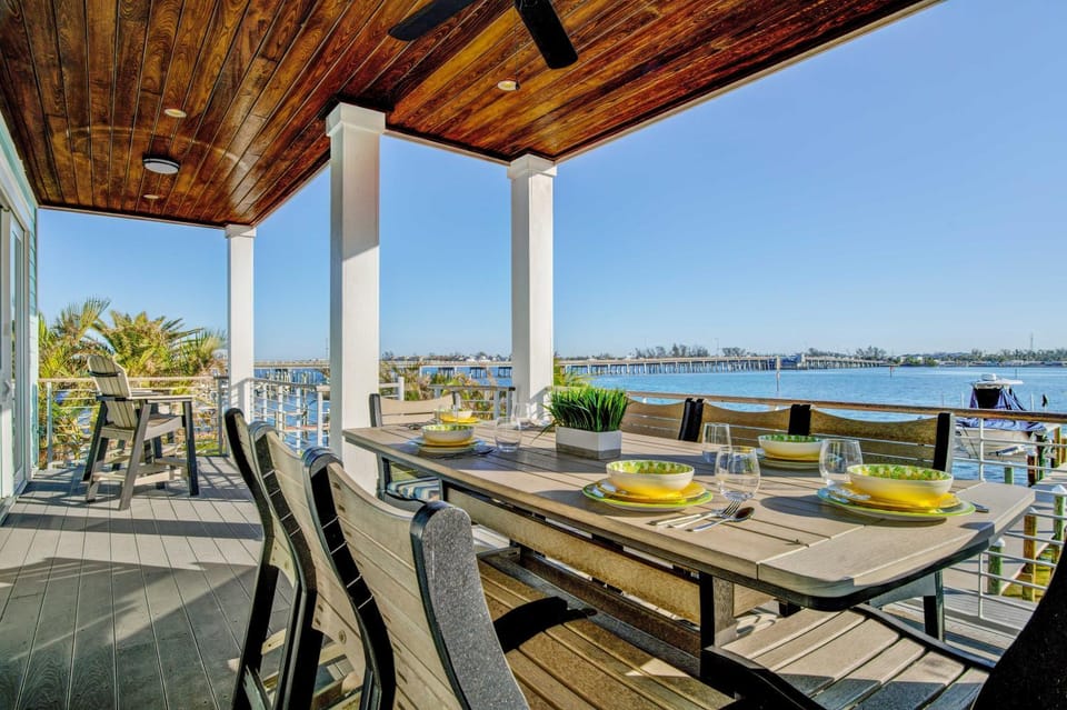 Bayfront Retreat House in Bradenton Beach