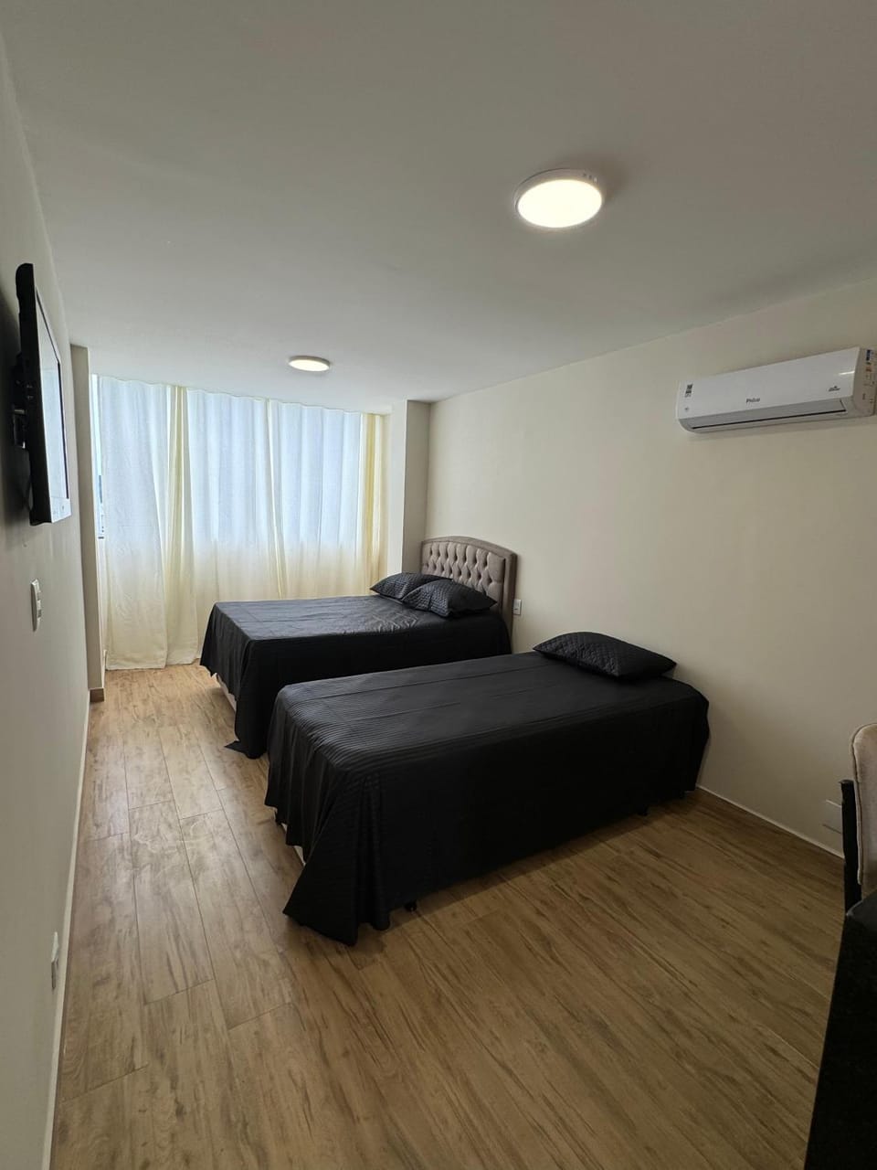 Bed, TV and multimedia, Photo of the whole room, Bedroom, air conditioner