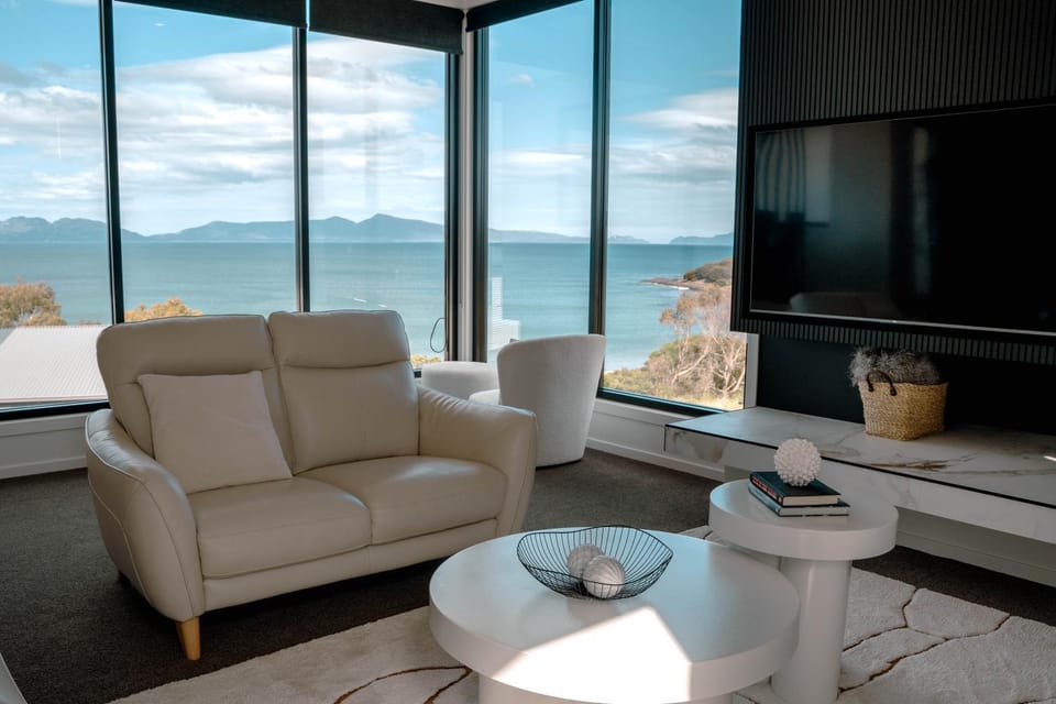 TV and multimedia, View (from property/room), View (from property/room), Living room, Seating area, Mountain view, Mountain view, Sea view, Sea view
