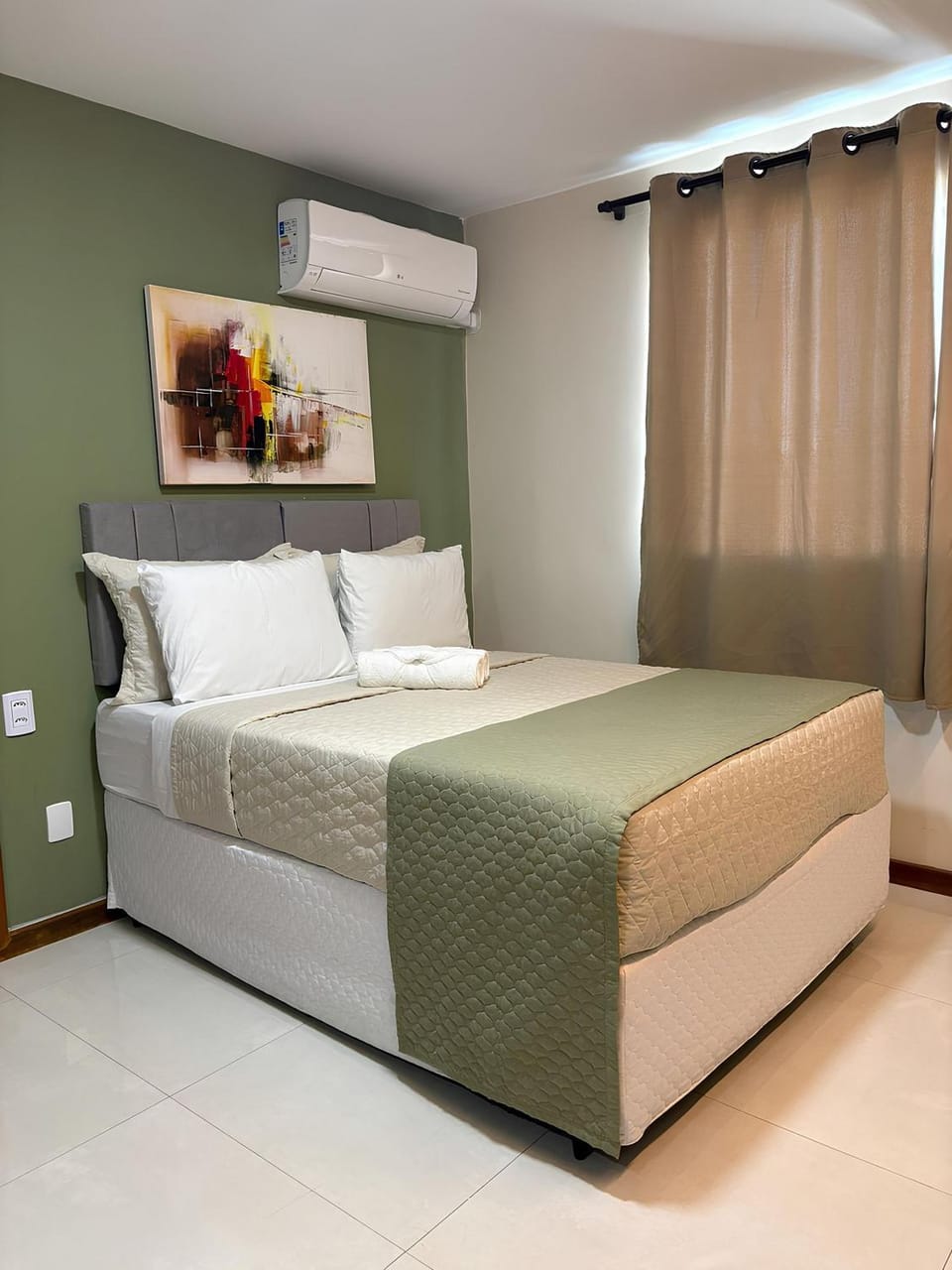 Bed, Photo of the whole room, Bedroom, air conditioner