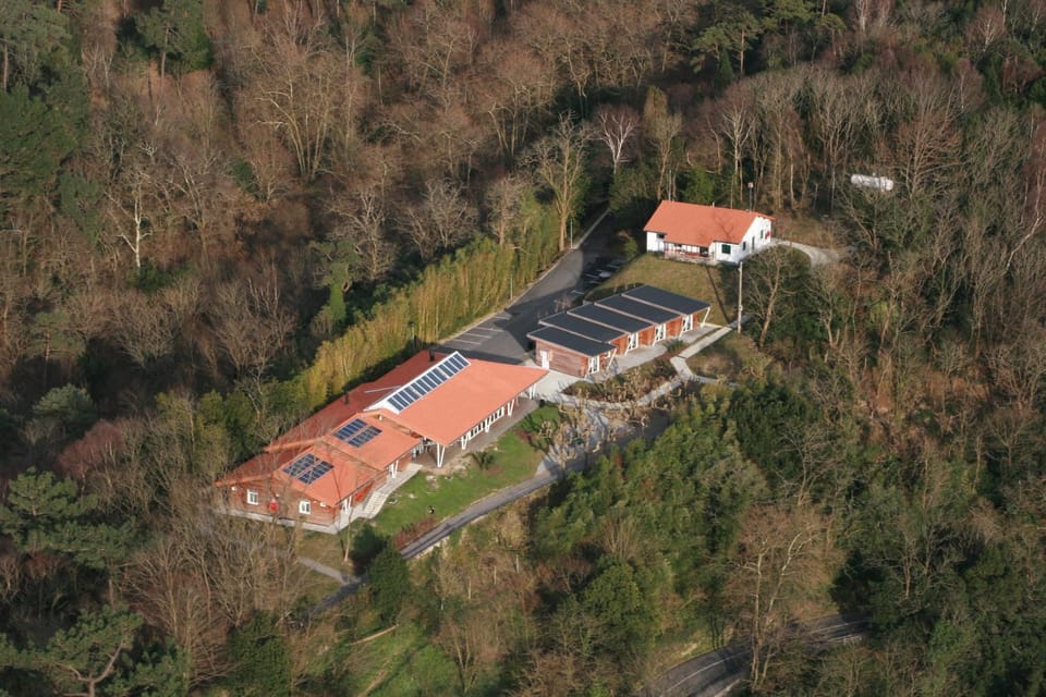 Facade/entrance, Bird's eye view