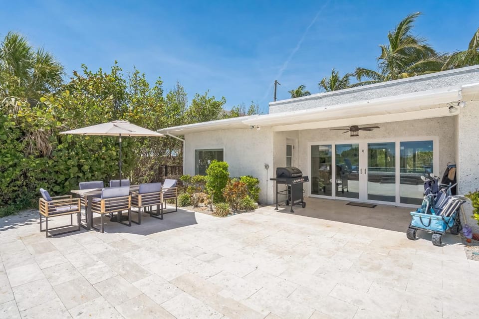 Beachfront Bungalow House in Holmes Beach