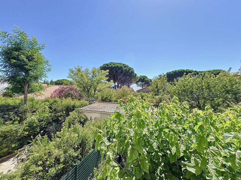 Appartement T2 avec Terrasse - Accès Direct Plage des Lecques, Parking, Équipé pour 2-4 Personnes - FR-1-770-8 Apartment in La Cadière-d'Azur