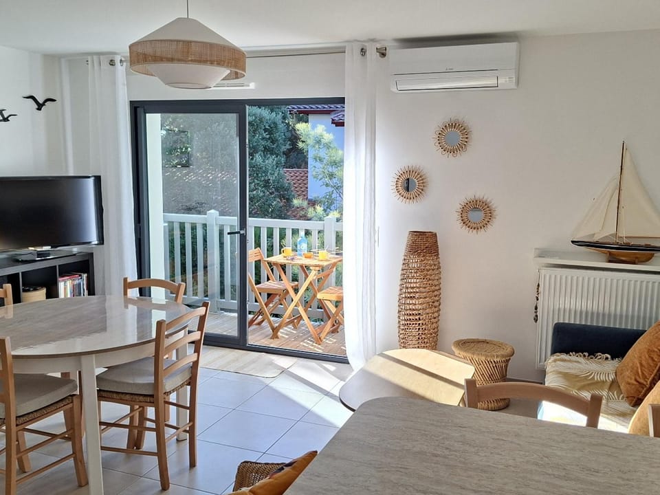 T3 de Standing entre Lac et Mer à Hossegor, Lumineux avec Balcon, Parking et Wifi Inclus - FR-1-239-1006 Apartment in Hossegor