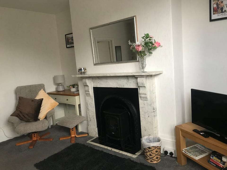 TV and multimedia, Living room, Seating area, flat iron