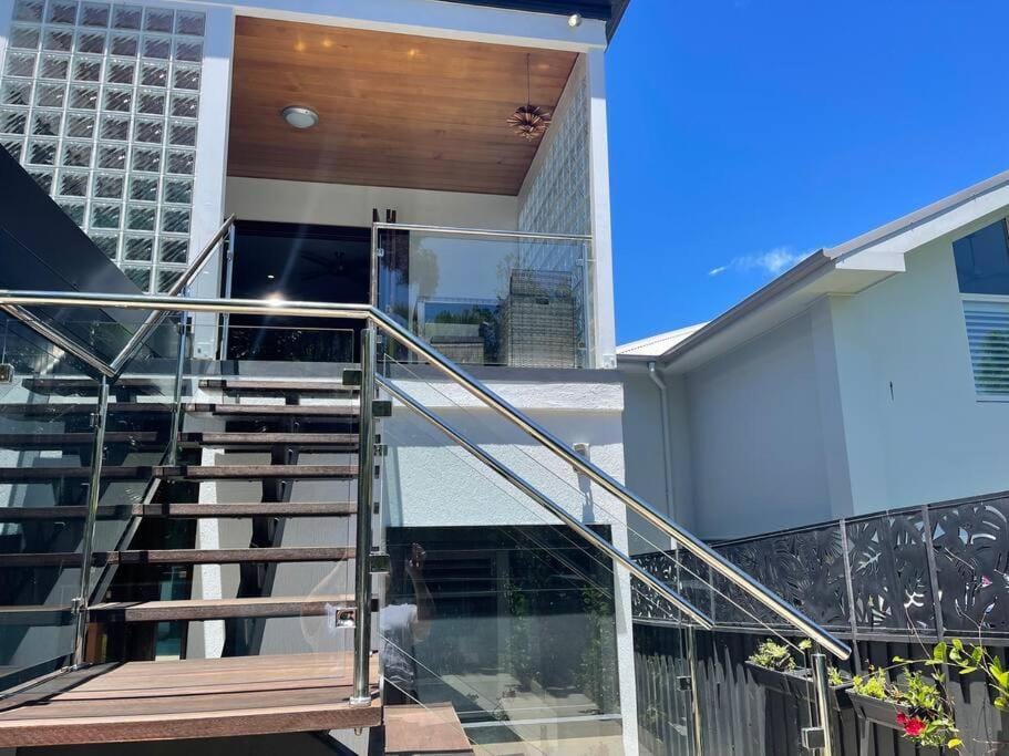 Freshie Hideaway - Oasis by beach Apartment in Sydney