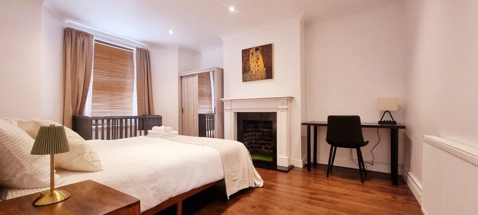 Private Garden Flat, Air Conditioning, Central London Apartment in London Borough of Islington
