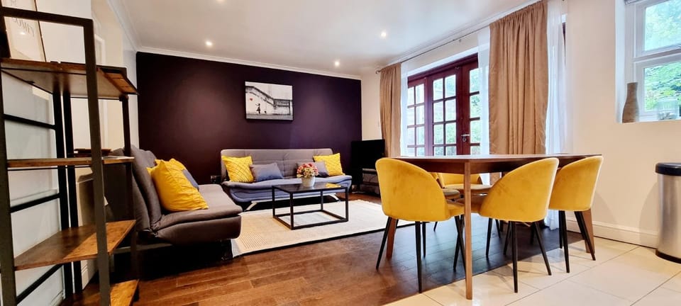Private Garden Flat, Air Conditioning, Central London Apartment in London Borough of Islington