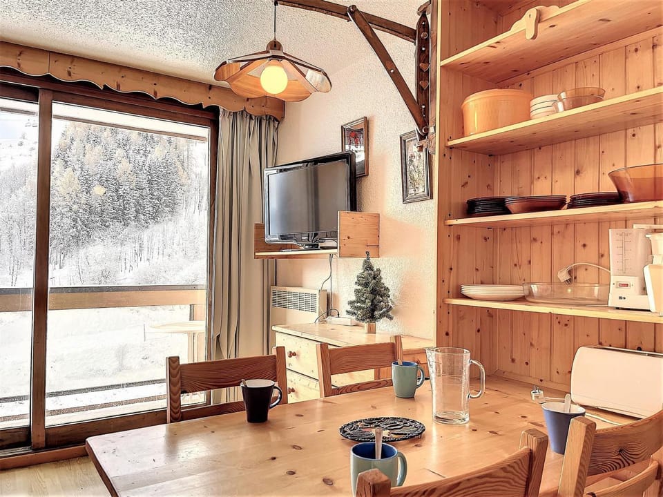 Studio lumineux aux pieds des pistes avec balcon et WIFI - FR-1-267-281 Apartment in Villarembert
