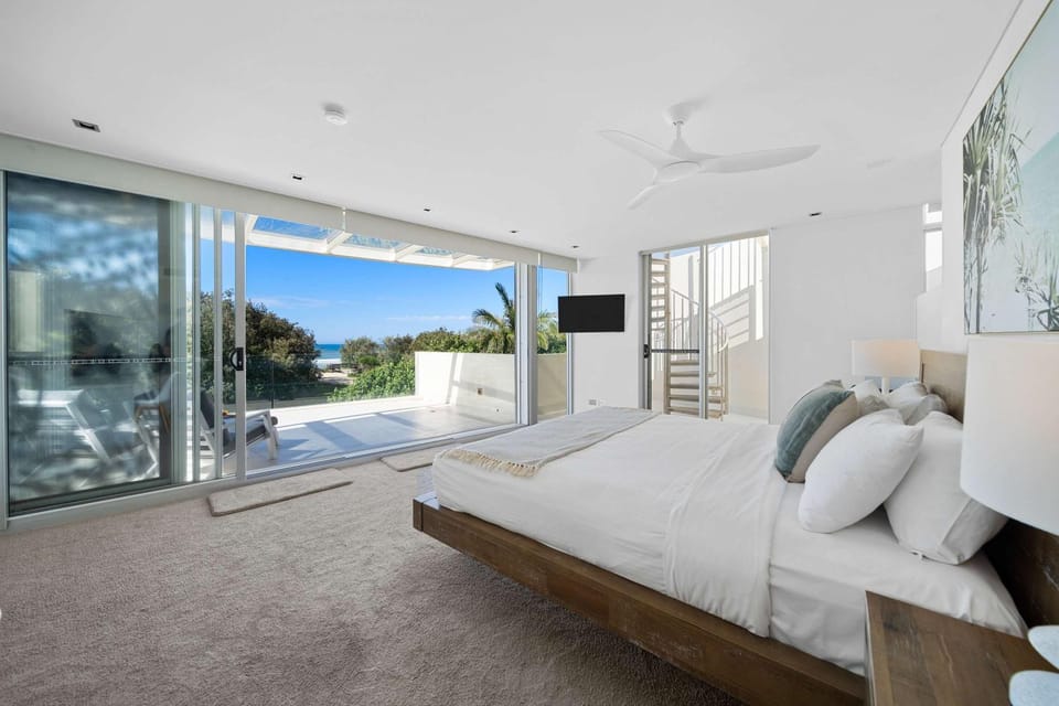 Bed, Balcony/Terrace, Photo of the whole room, Bedroom