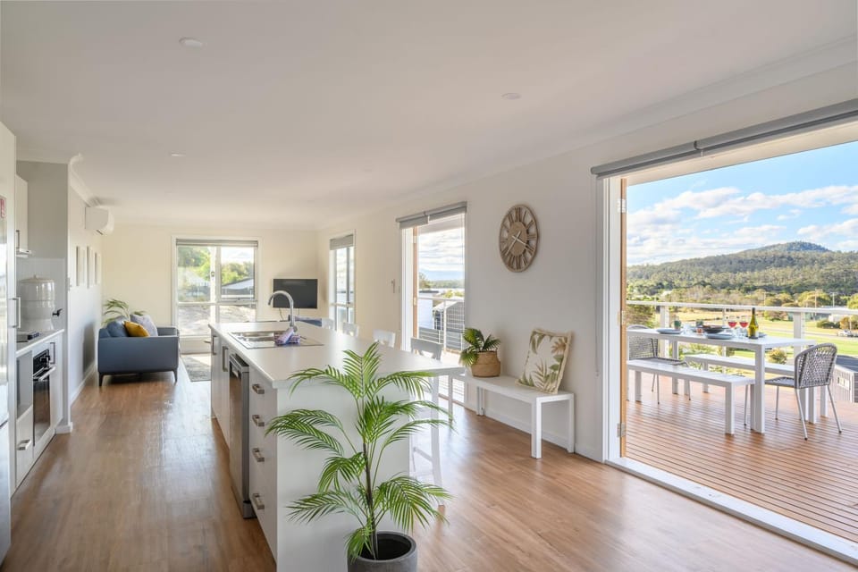 TV and multimedia, View (from property/room), View (from property/room), Balcony/Terrace, Balcony/Terrace, Kitchen or kitchenette, Living room, Mountain view, Mountain view, kitchen, kitchen