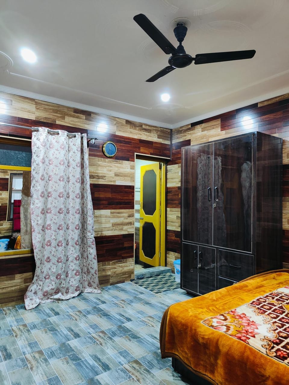 Photo of the whole room