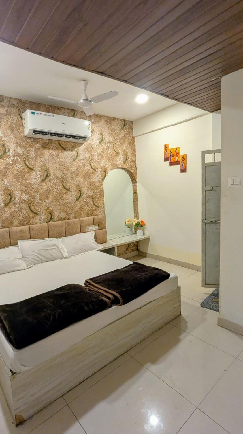 Bed, Photo of the whole room, Bedroom, air conditioner