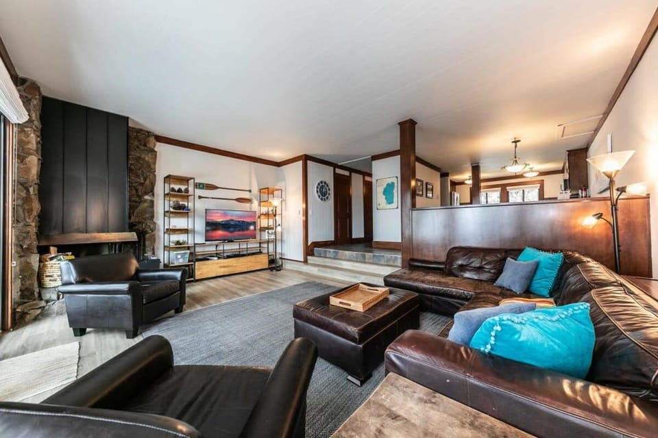4BD Lakeside Retreat with Views House in Tahoe City