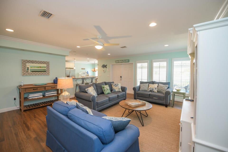 Blue Pineapple House in Holmes Beach