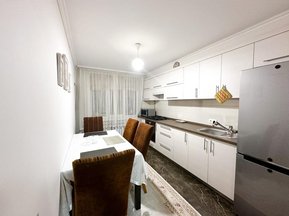 Kitchen or kitchenette, Dining area, minibar