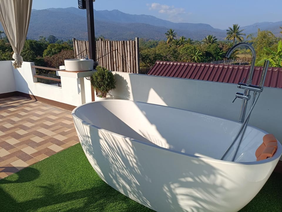 Balcony/Terrace, Seating area, Bath