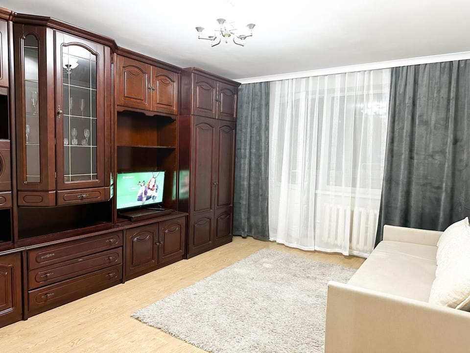 Bed, TV and multimedia, Living room, Seating area