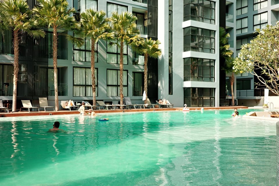 Day, Pool view, Swimming pool, sunbed