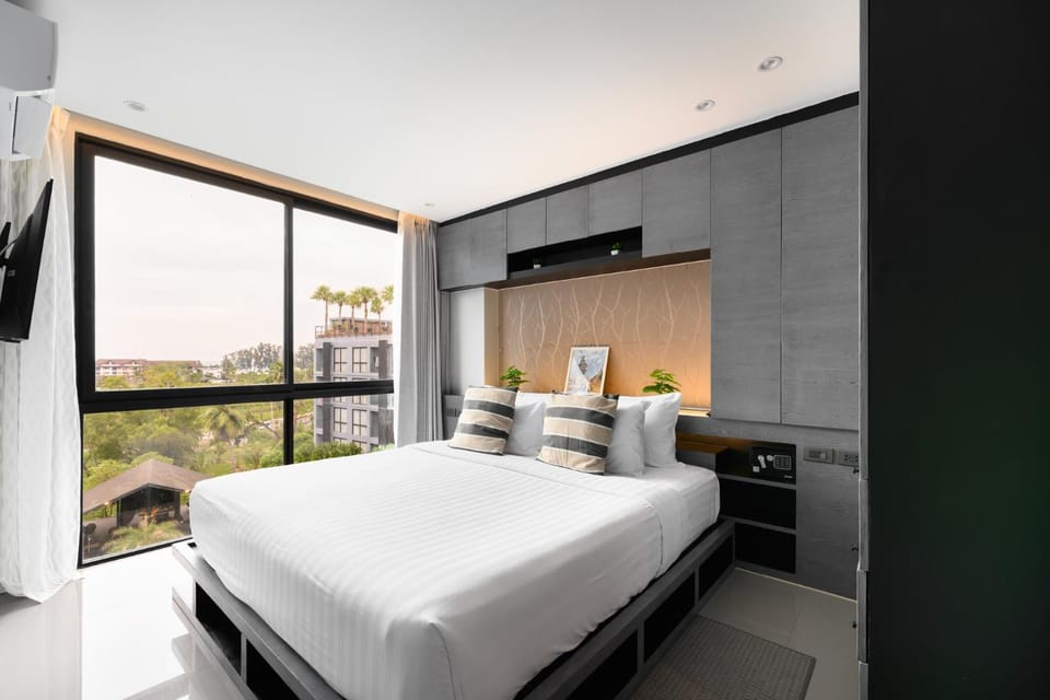 Bed, View (from property/room), Photo of the whole room, Bedroom