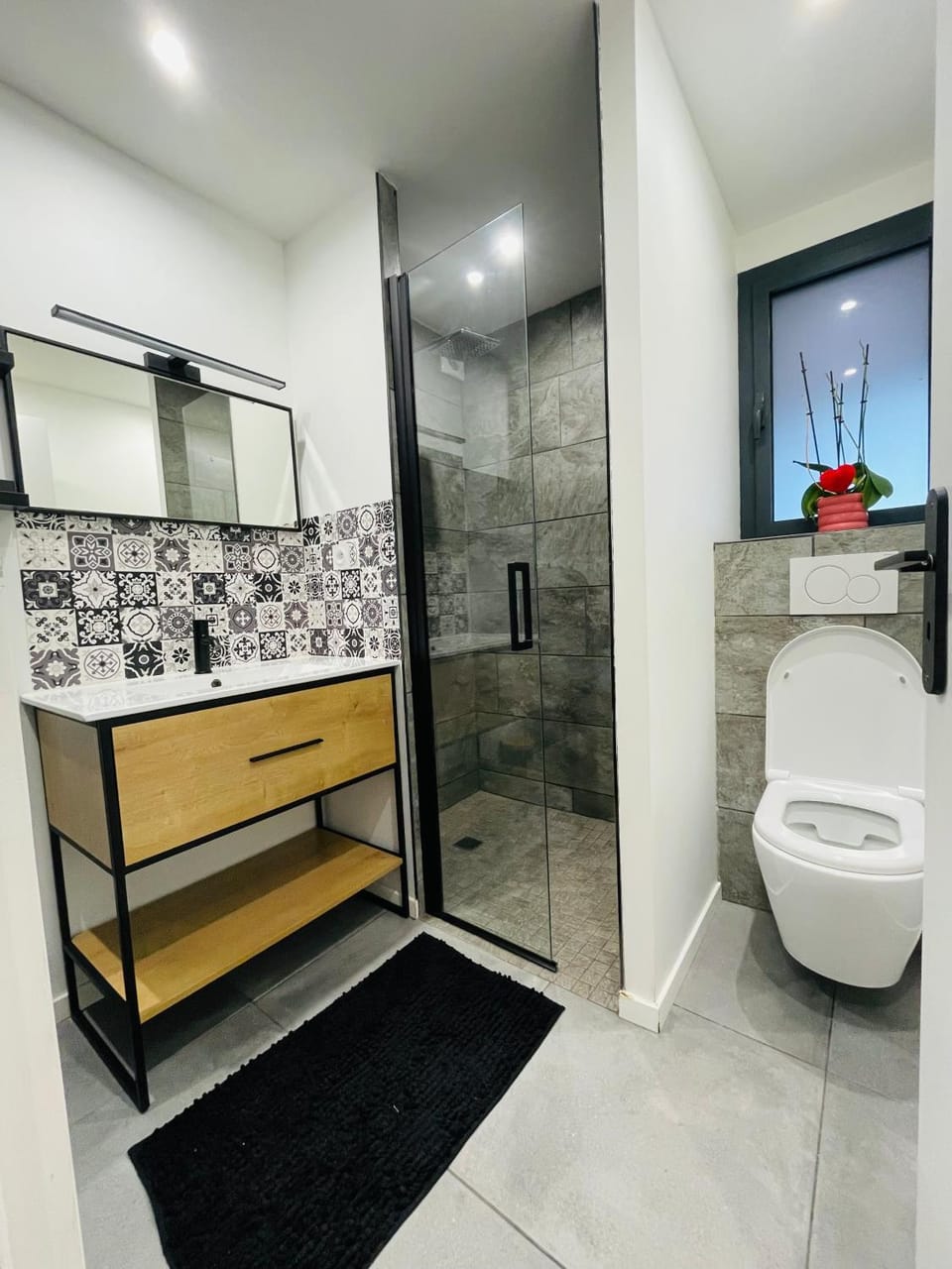 Toilet, Bathroom, towels