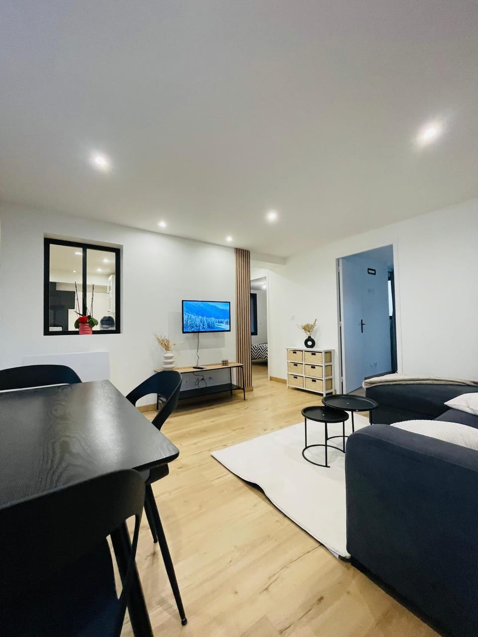 TV and multimedia, Kitchen or kitchenette, Dining area