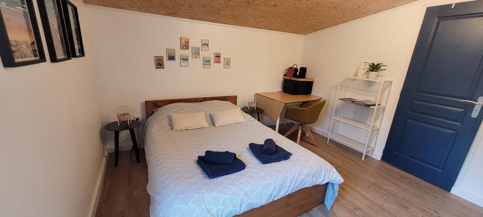 Chambre indépendante chez l'habitant à la campagne proche bordeaux et l'ange bleu Vacation rental in Nouvelle-Aquitaine
