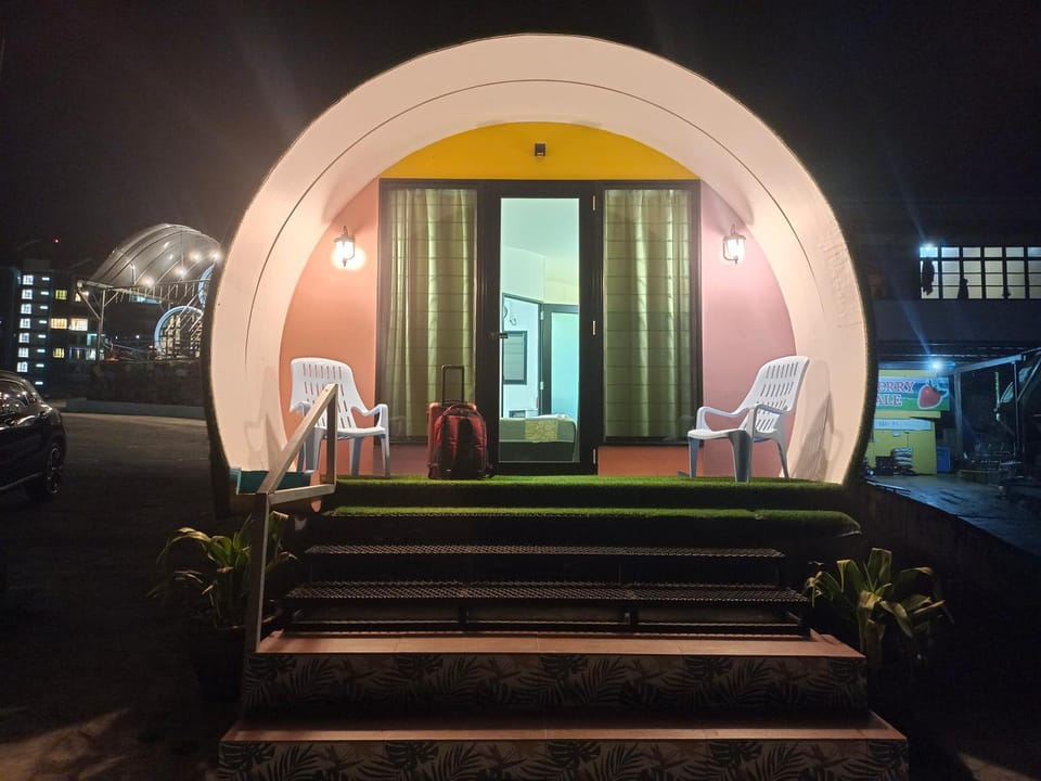 Facade/entrance, Night