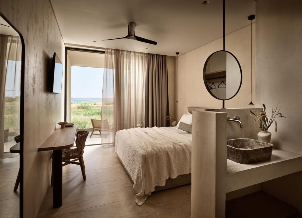 Bed, Natural landscape, Photo of the whole room, Bedroom