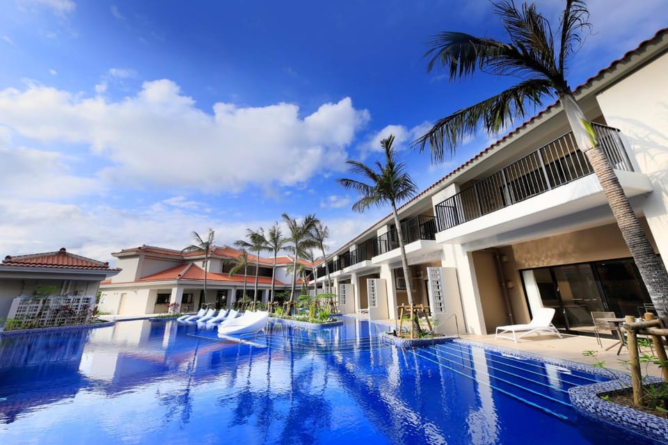 Property building, Day, Swimming pool