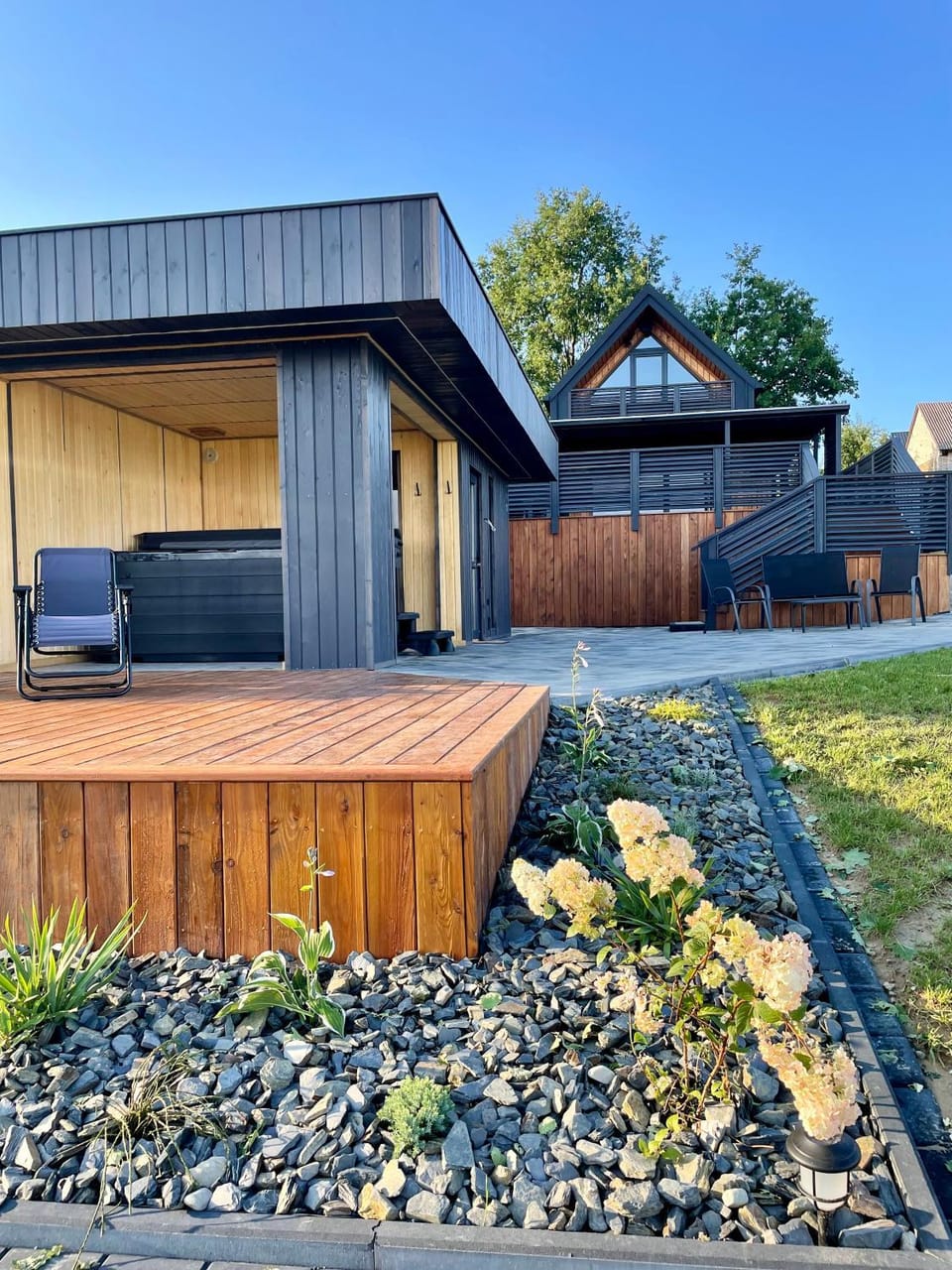 Property building, Spring, Day, Garden, Sauna, Spa and wellness centre/facilities, Garden view