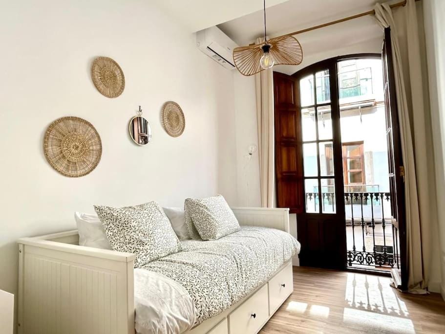 Bed, Photo of the whole room, Bedroom, air conditioner