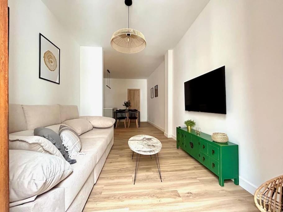 Communal lounge/ TV room, TV and multimedia, Living room, Photo of the whole room