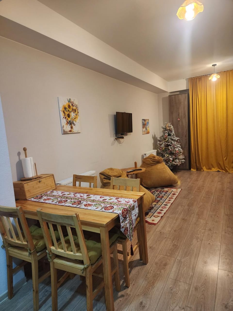 Living room, Dining area