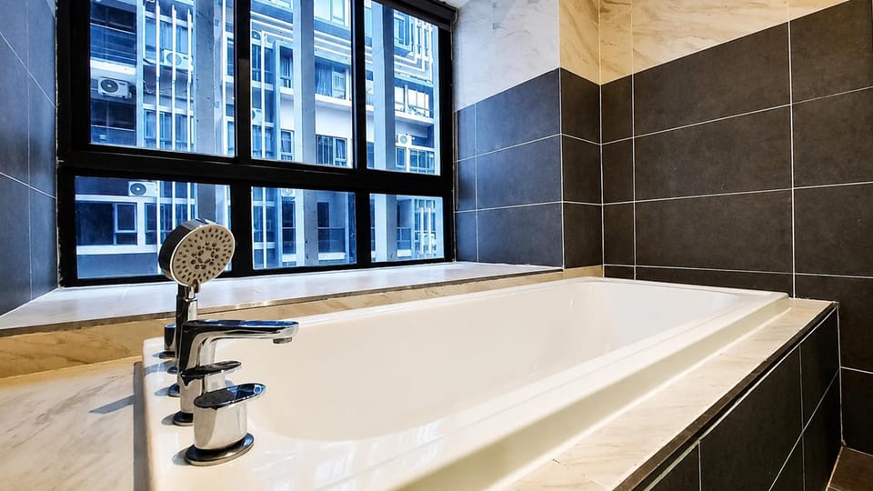 Hot Tub, Bath