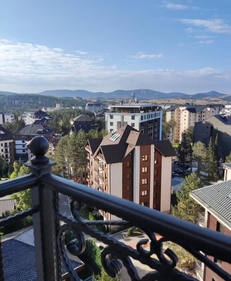View (from property/room), Balcony/Terrace, Mountain view