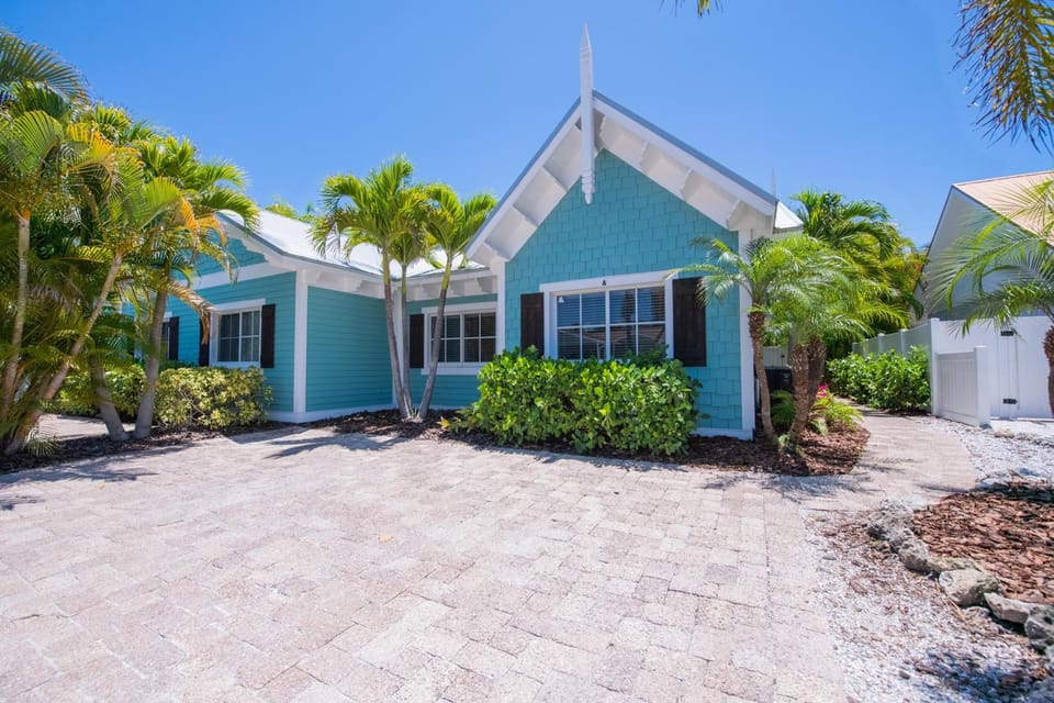 Mermaids Watch House in Holmes Beach