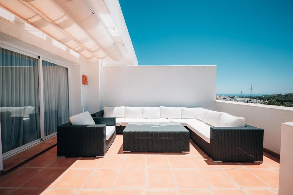 Frontline Golf Penthouse Alcazaba Lagoon - EHHouse Apartment in Costa del Sol