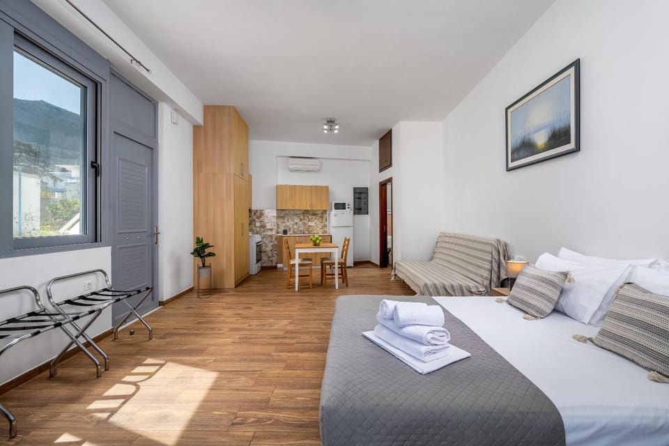 Bed, Kitchen or kitchenette, Photo of the whole room