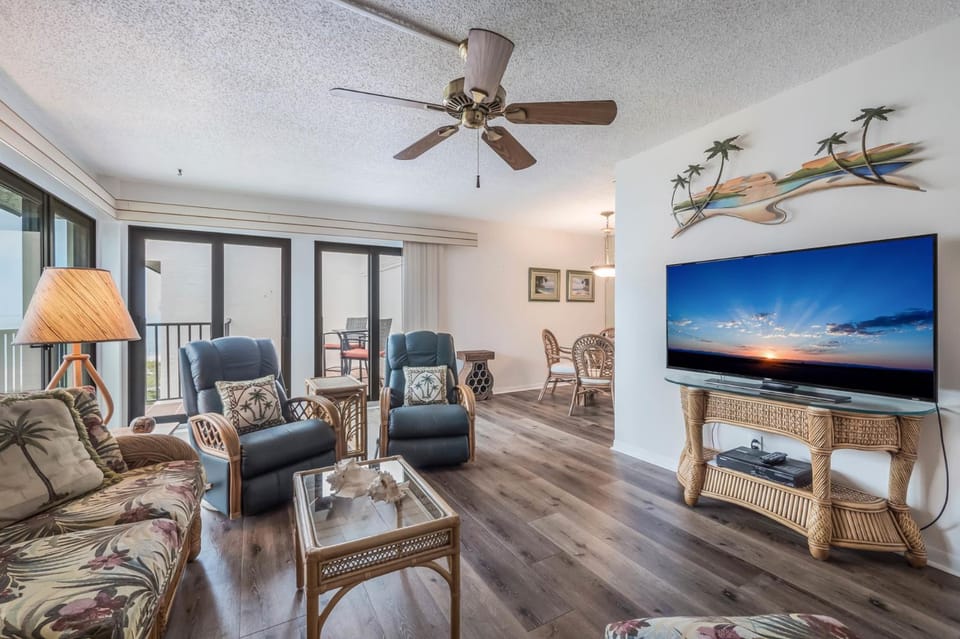 Waters Edge 205 Apartment in Holmes Beach
