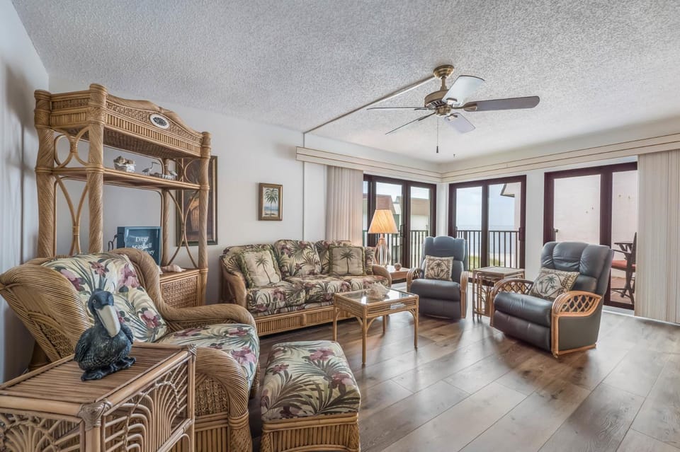 Waters Edge 205 Apartment in Holmes Beach