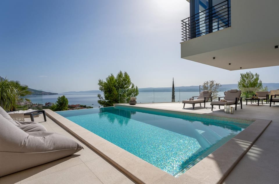 Sea view, Swimming pool