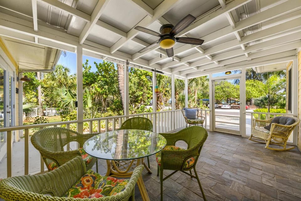 Sweet Melissas Beach House House in Anna Maria Island