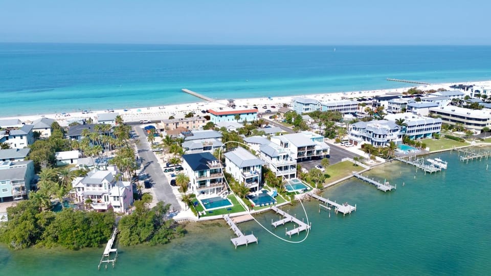 Property building, Day, Bird's eye view, Beach, Sea view, Swimming pool
