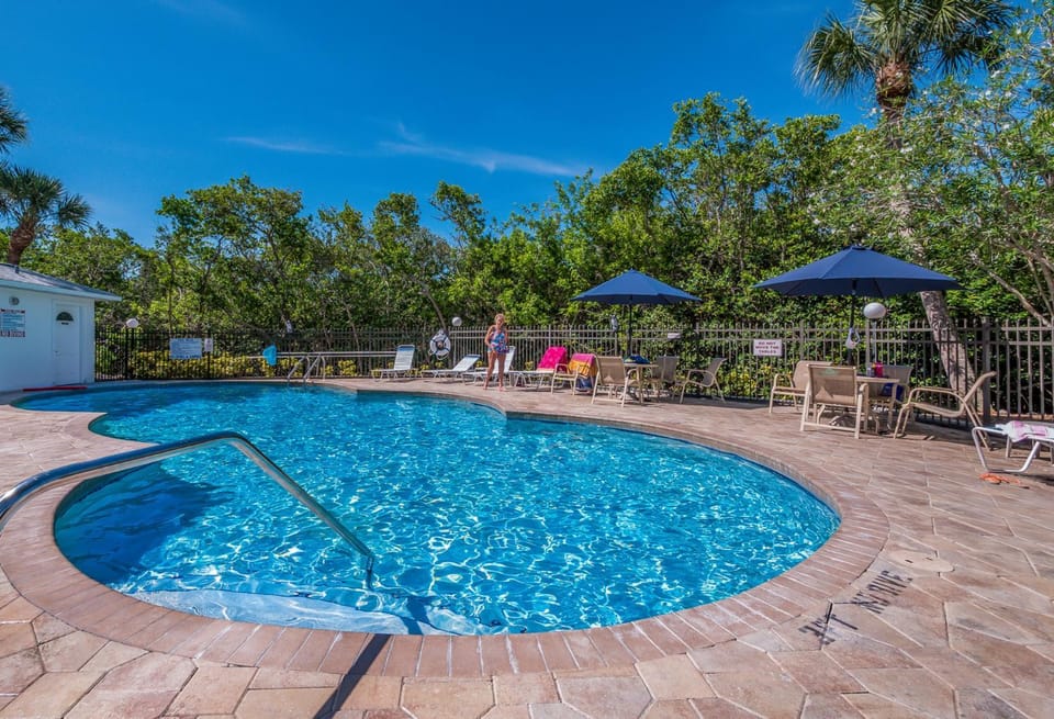 Sandy Pointe Apartment in Holmes Beach