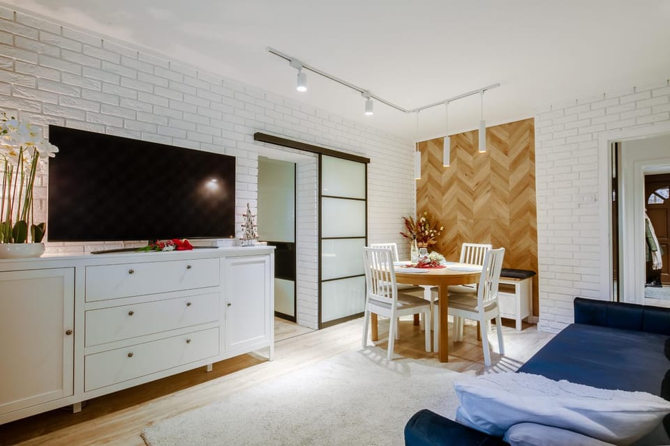TV and multimedia, Living room, Seating area, Dining area