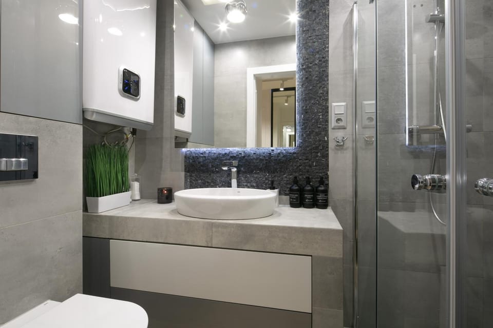 Shower, Toilet, Bathroom